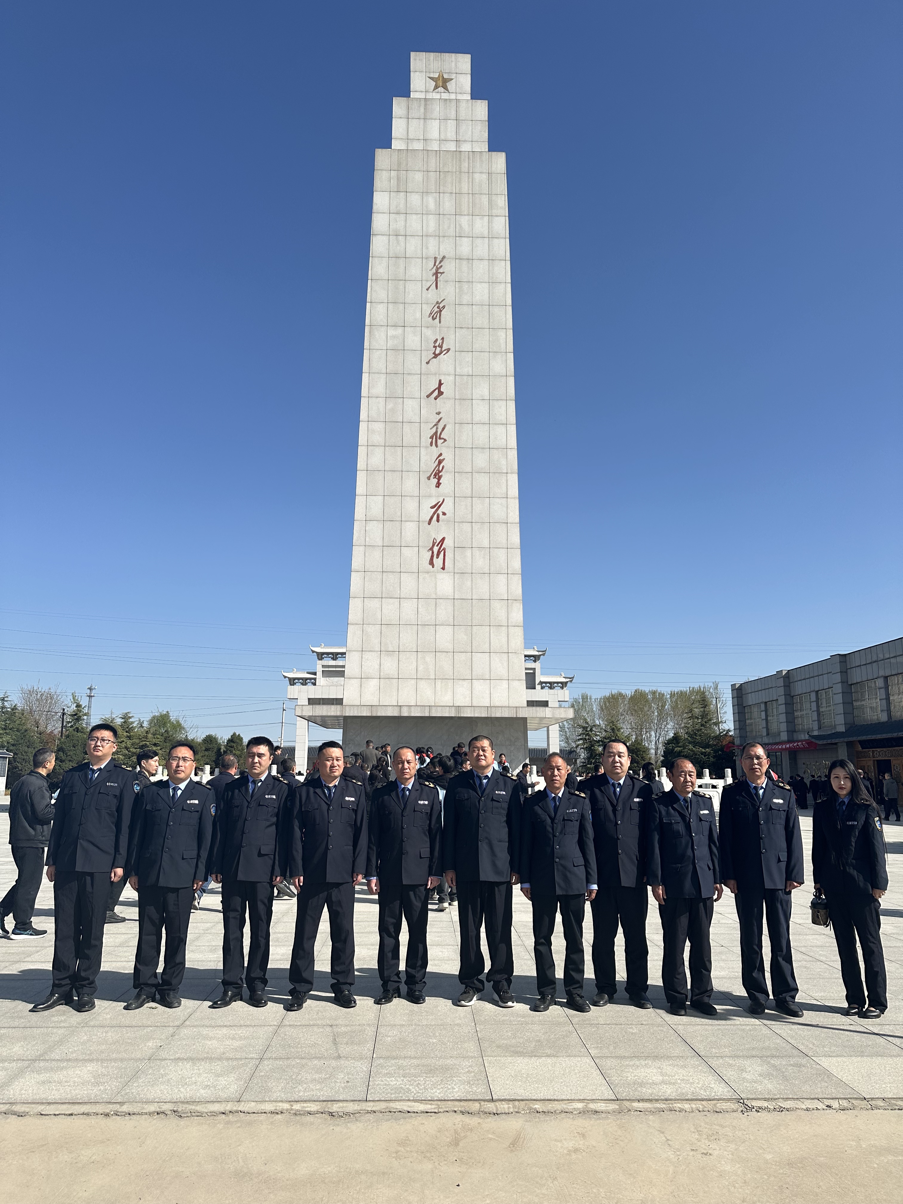 太康县卫健委参加清明祭奠先烈活动 